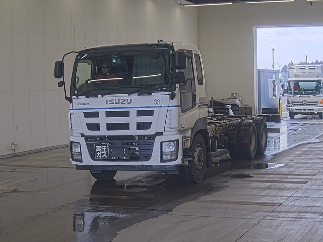 ISUZU GIGA 2013