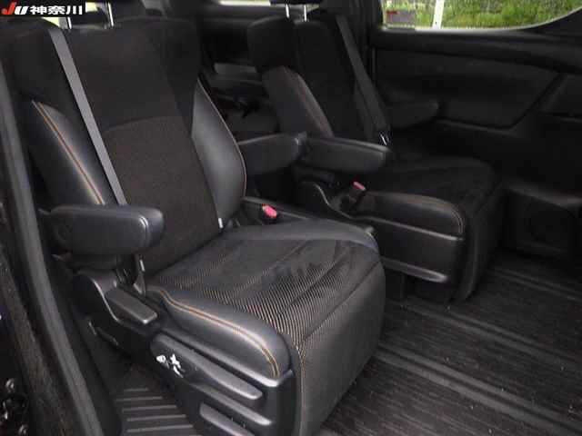 TOYOTA VELLFIRE 2021