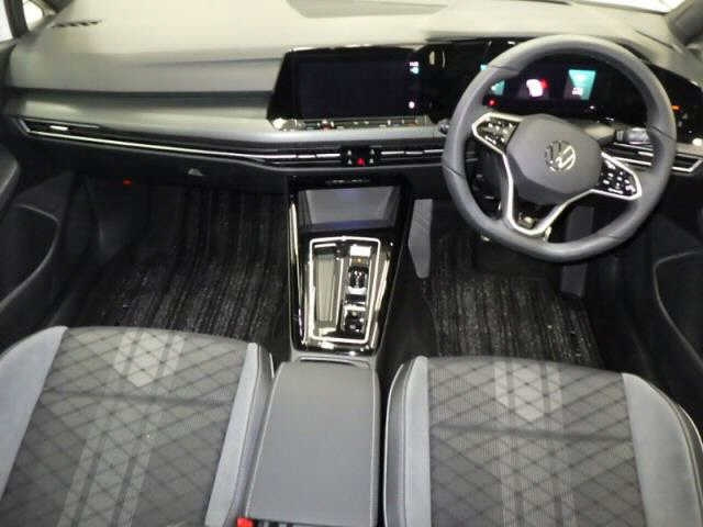 VOLKSWAGEN GOLF 2024