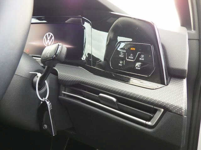 VOLKSWAGEN GOLF 2024