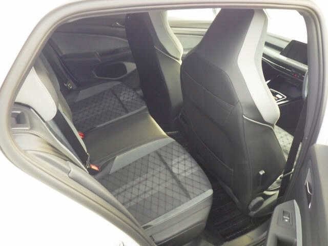 VOLKSWAGEN GOLF 2024