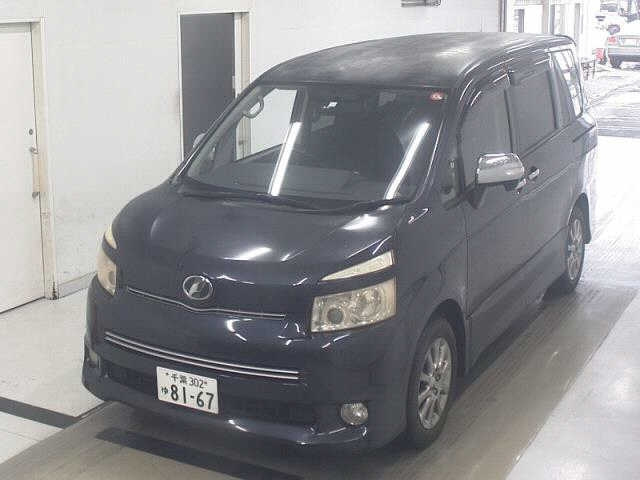 TOYOTA VOXY 2009