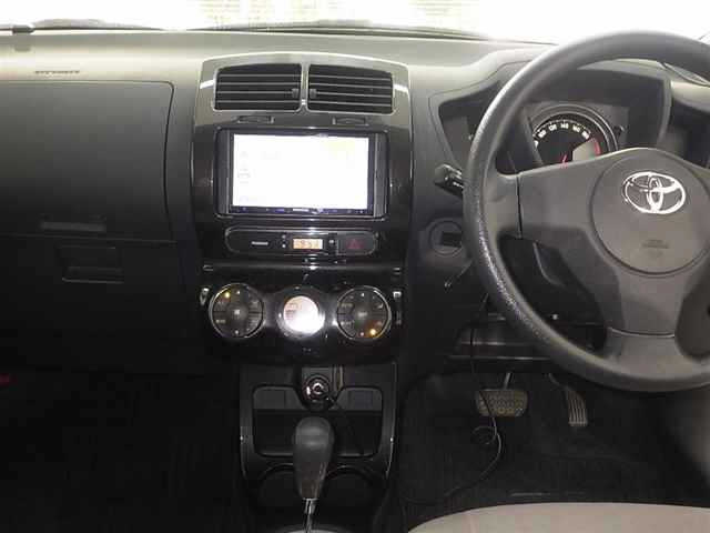 TOYOTA IST 2008