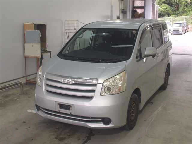 TOYOTA NOAH 2008