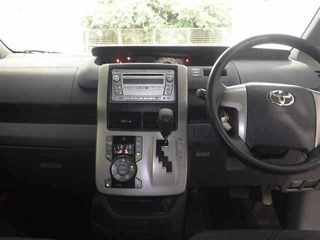 TOYOTA NOAH 2008