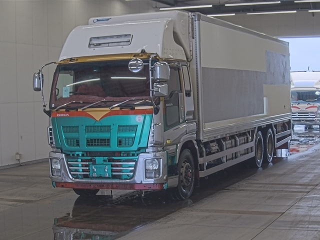 ISUZU GIGA 2013