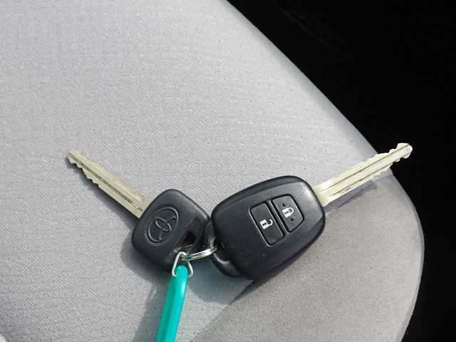 TOYOTA COROLLA AXIO 2016