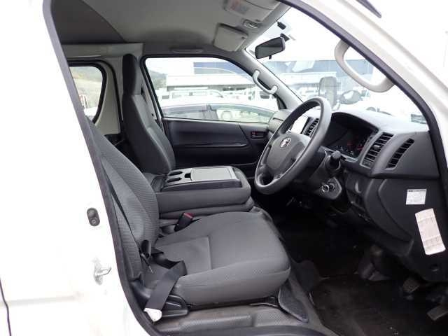 TOYOTA HIACE VAN 2016