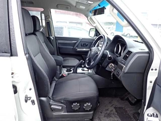 MITSUBISHI PAJERO 2015
