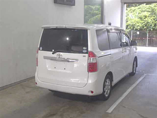 TOYOTA NOAH 2008
