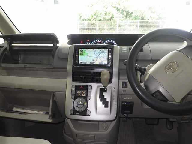 TOYOTA NOAH 2008