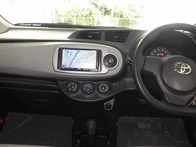 TOYOTA VITZ 2011