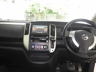 NISSAN SERENA 2010