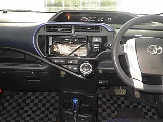 TOYOTA AQUA 2015