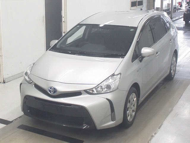 TOYOTA PRIUS ALPHA 2015