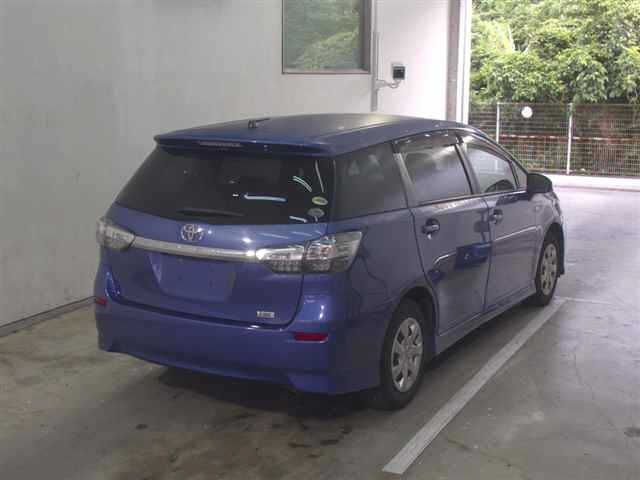 TOYOTA WISH 2013