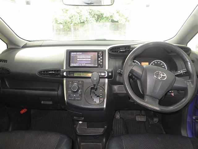 TOYOTA WISH 2013
