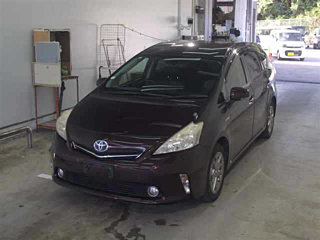 TOYOTA PRIUS ALPHA 2013
