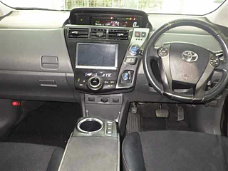 TOYOTA PRIUS ALPHA 2013