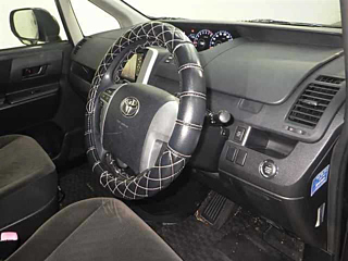 TOYOTA VOXY 2010