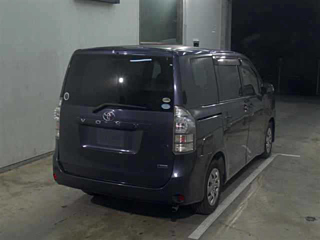 TOYOTA VOXY 2010