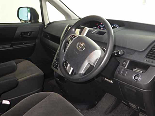 TOYOTA NOAH 2010