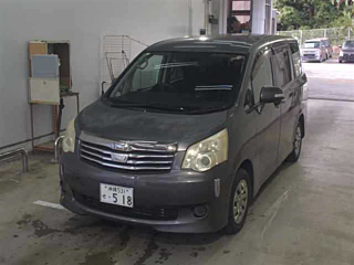 TOYOTA NOAH 2010