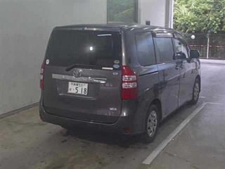 TOYOTA NOAH 2010