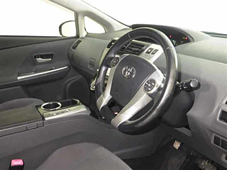 TOYOTA PRIUS ALPHA 2013