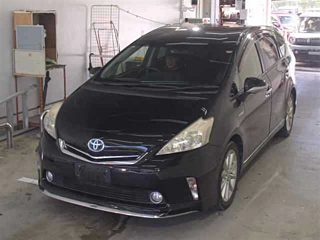 TOYOTA PRIUS ALPHA 2013