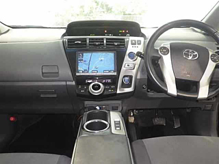 TOYOTA PRIUS ALPHA 2013