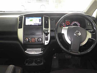 NISSAN SERENA 2010