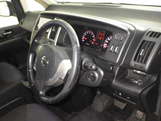 NISSAN SERENA 2010