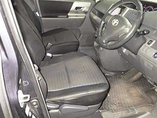 TOYOTA VOXY 2009