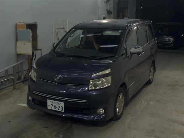 TOYOTA VOXY 2009