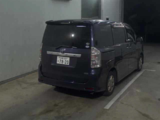 TOYOTA VOXY 2009