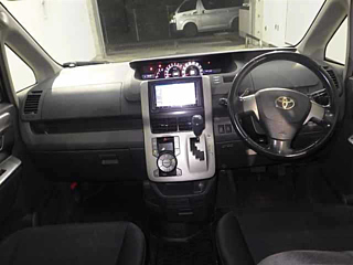 TOYOTA VOXY 2009