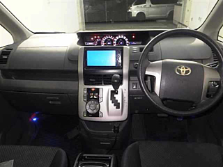 TOYOTA NOAH 2009