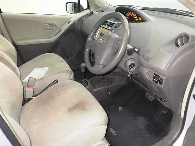 TOYOTA VITZ 2009