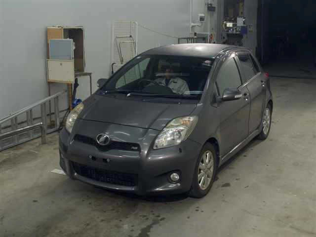 TOYOTA VITZ 2010