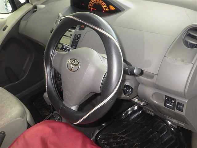 TOYOTA VITZ 2010