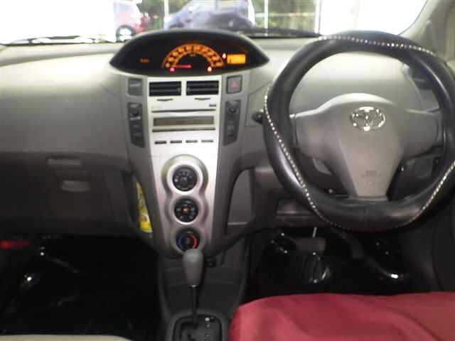 TOYOTA VITZ 2010