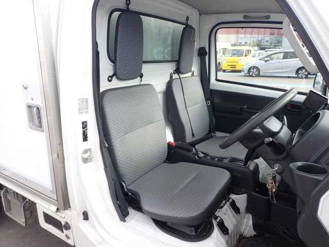 NISSAN CLIPPER TRUCK 2016