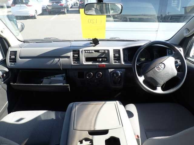 TOYOTA HIACE VAN 2009