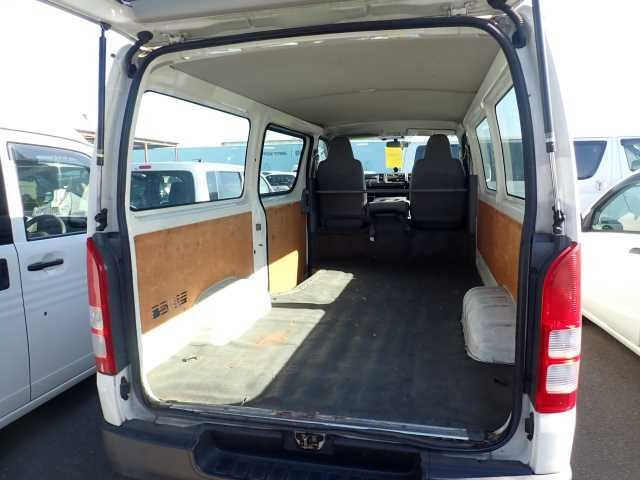 TOYOTA HIACE VAN 2009