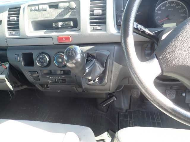 TOYOTA HIACE VAN 2009