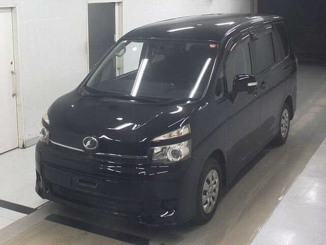 TOYOTA VOXY 2010