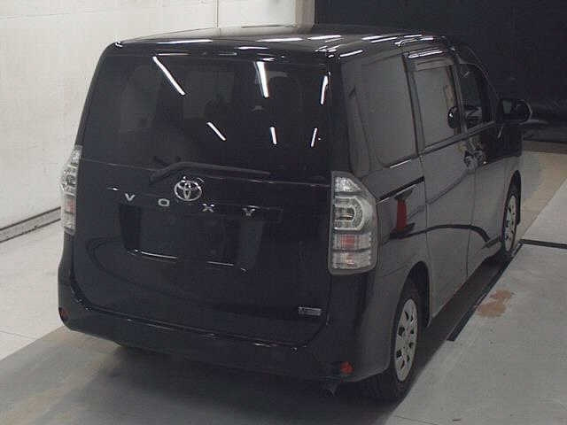 TOYOTA VOXY 2010
