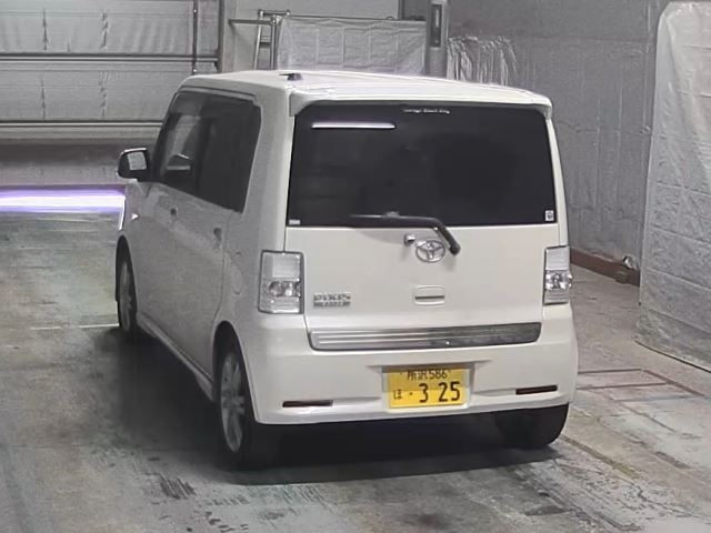 TOYOTA PIXIS SPACE 2015