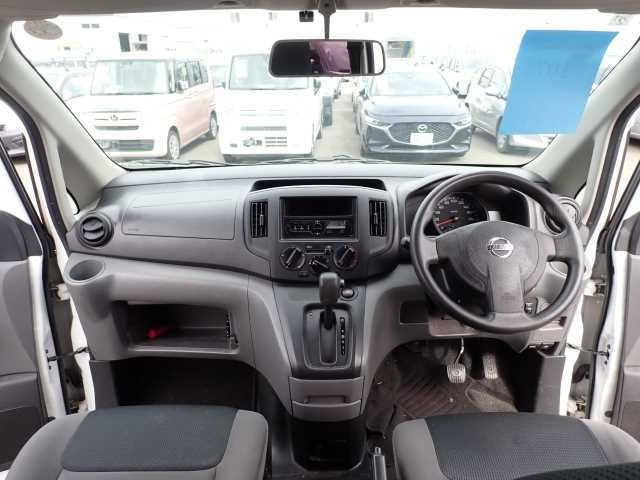 NISSAN NV200 2017